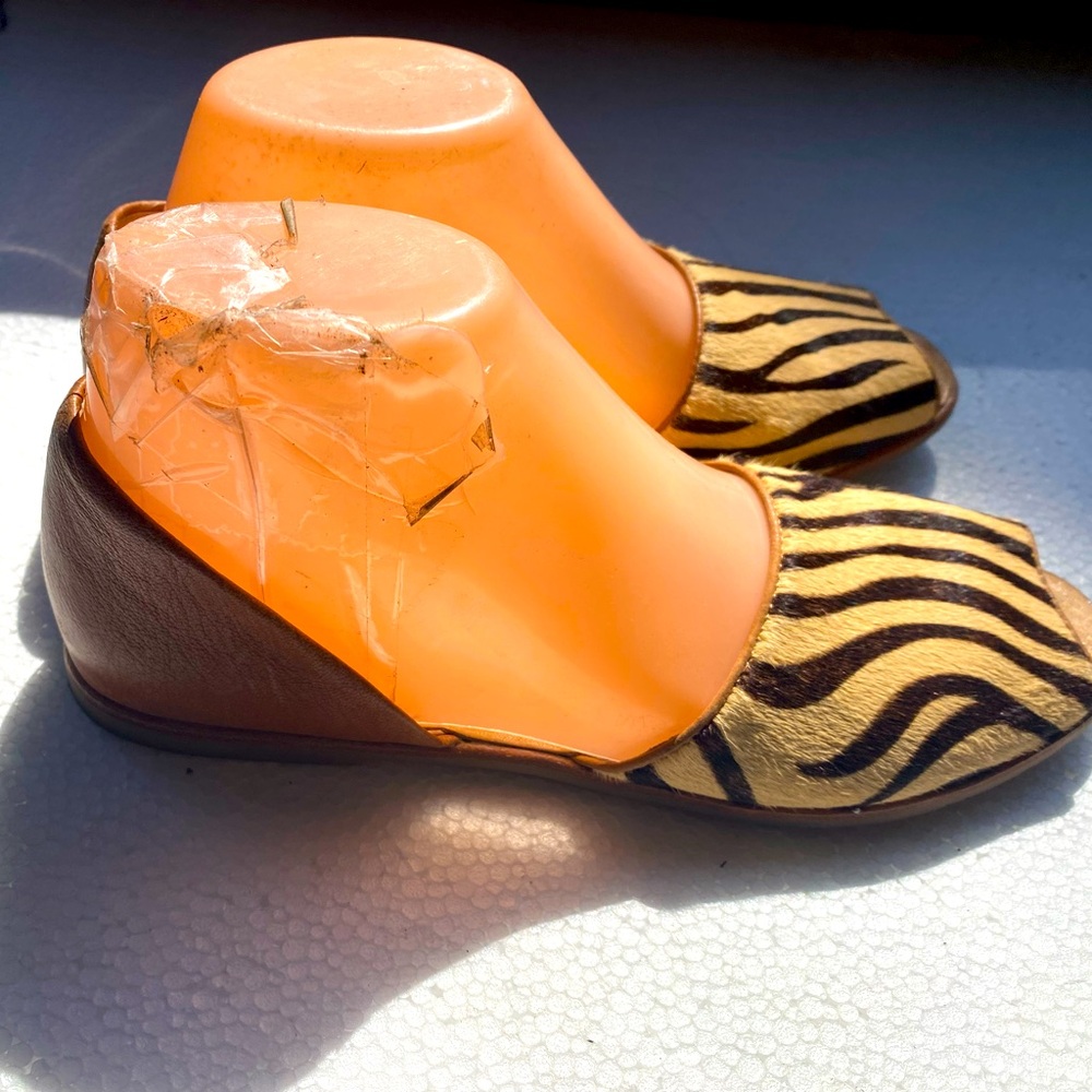 Franco Sarto Venezia Women’s Tan Brown Flat Leather Slip on Sandals Size 6.5M